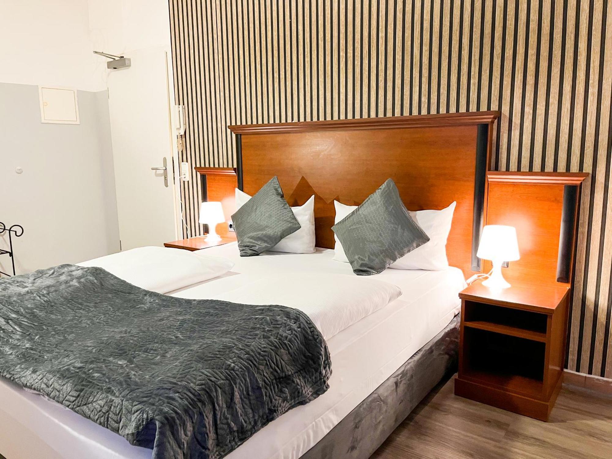 City Hotel West Frankfurt am Main Ngoại thất bức ảnh