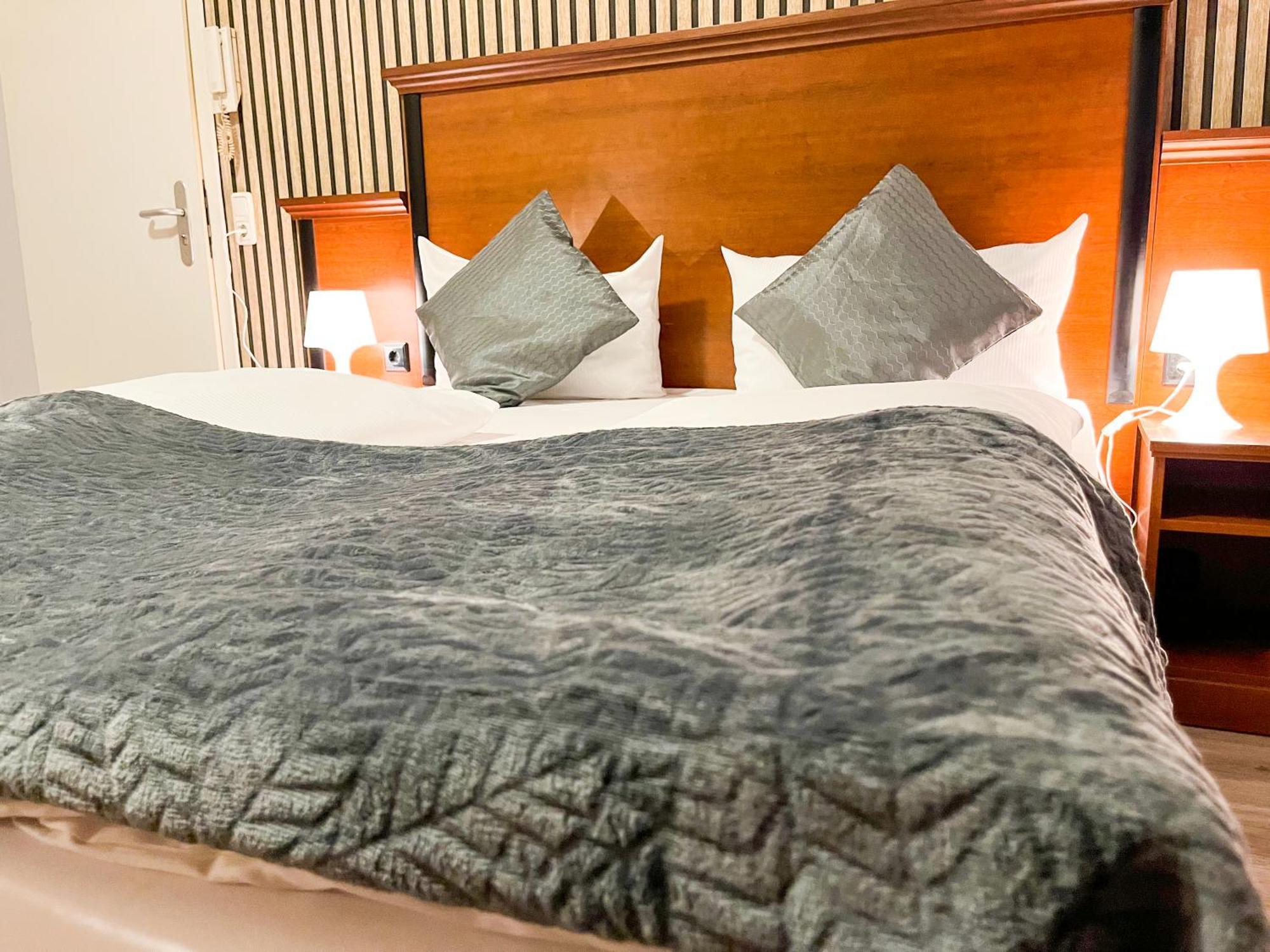 City Hotel West Frankfurt am Main Ngoại thất bức ảnh