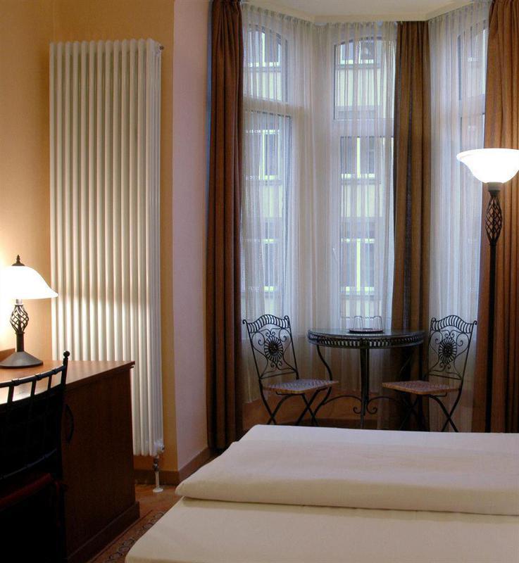 City Hotel West Frankfurt am Main Phòng bức ảnh