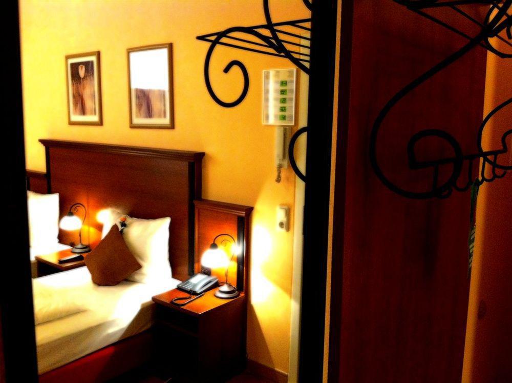 City Hotel West Frankfurt am Main Phòng bức ảnh