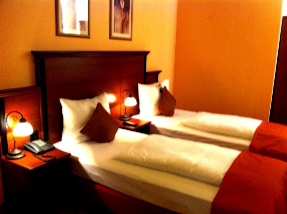 City Hotel West Frankfurt am Main Phòng bức ảnh